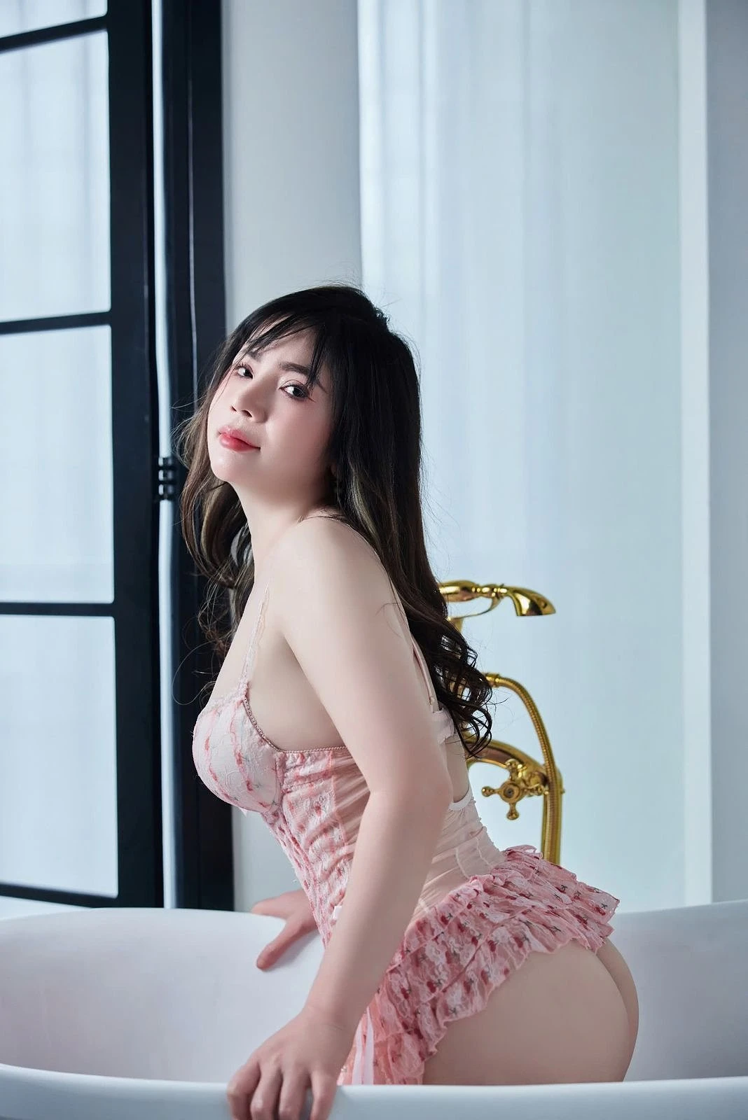 Lisa – Vietnamese escort in Ho Chi Minh City — 2 / 11