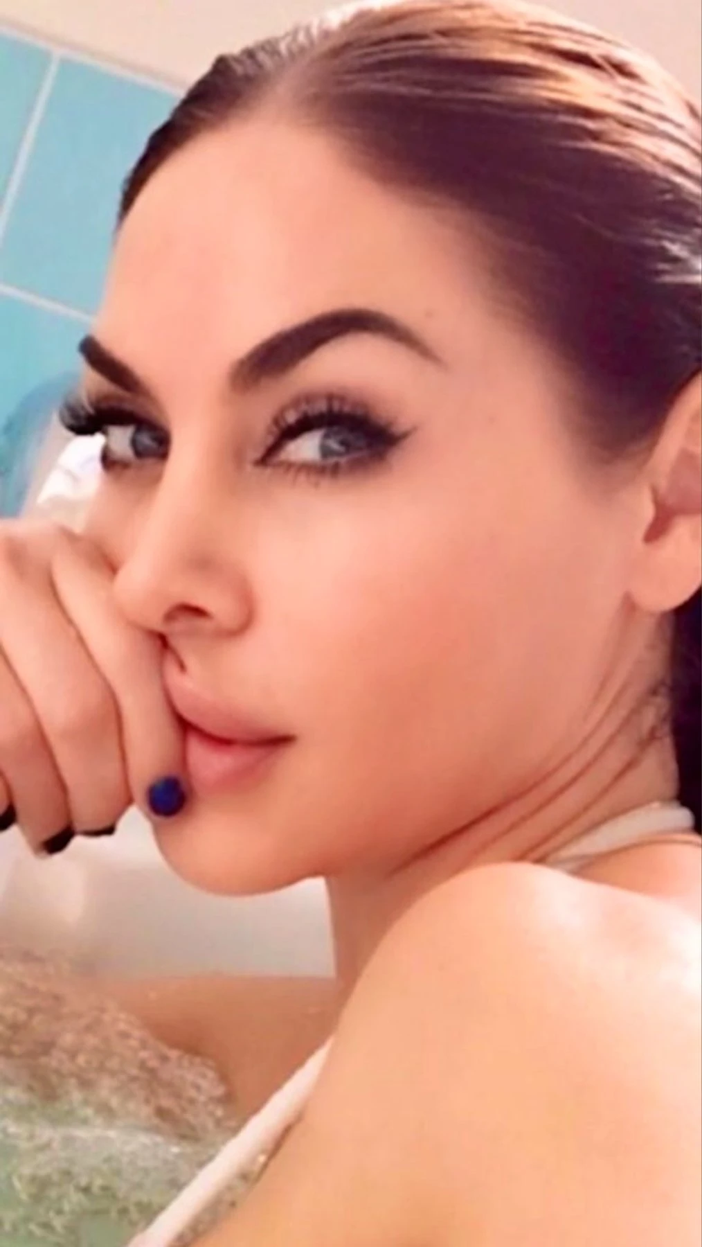 Alya – escort in Maldives — 19 / 29