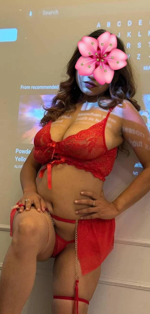 Sexy Lucy Cam Girl – Sri Lankan escort in Colombo — 7 / 8