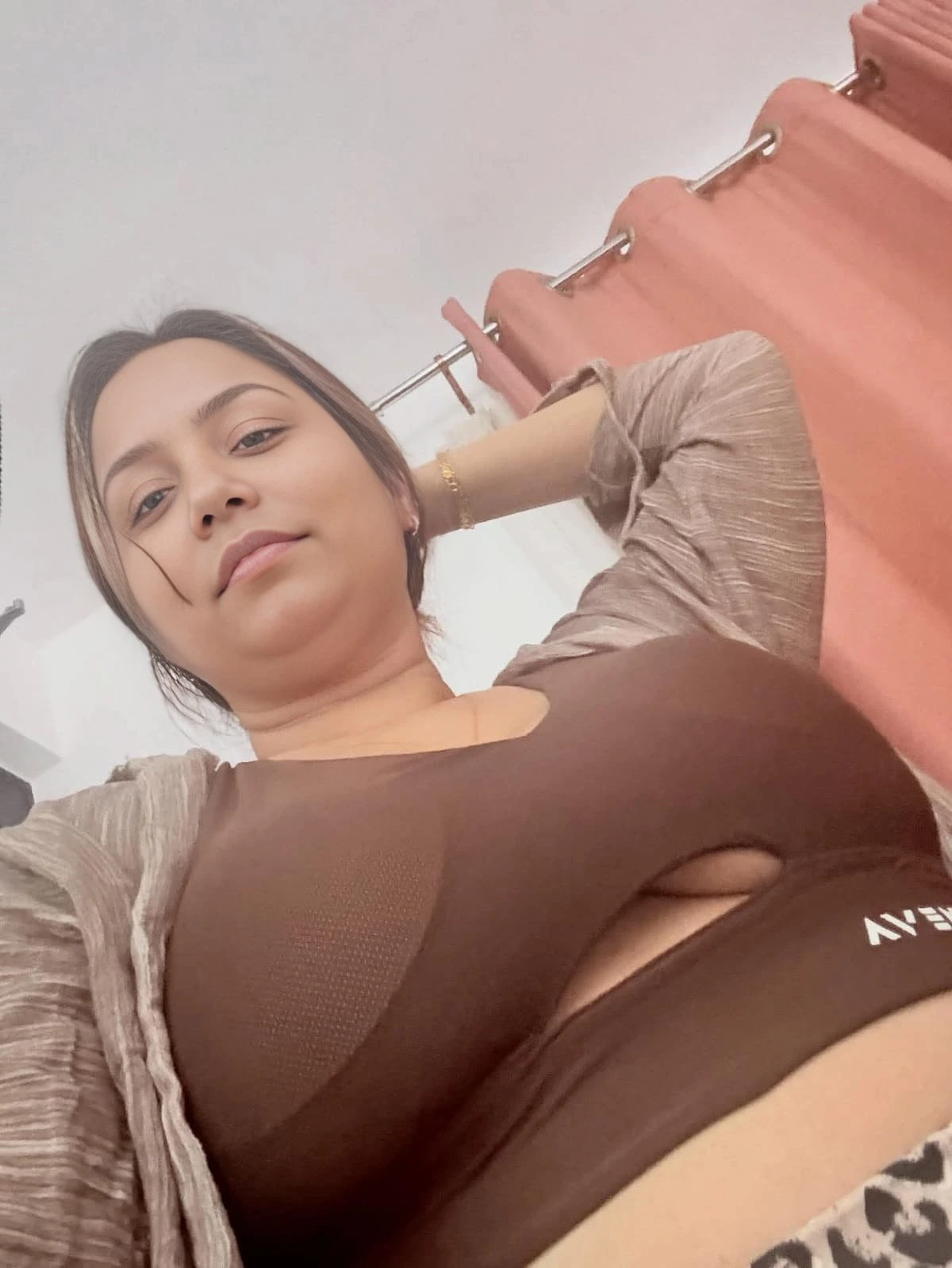 Real Meet or Cam – Indian escort in Kochi — 3 / 4