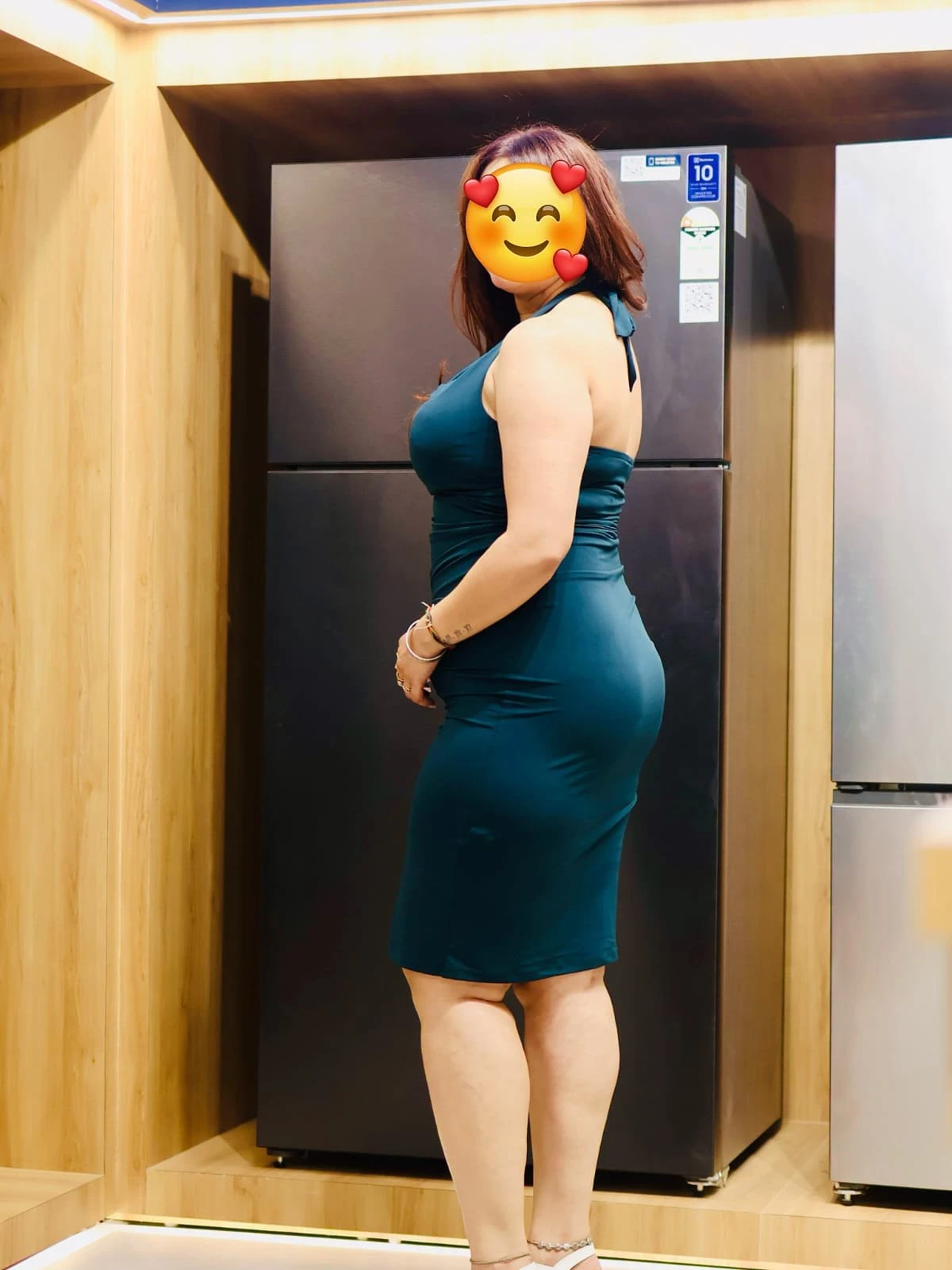 PINKI PUNJABI PATOLA ONLY OUTCALL – Indian escort in New Delhi — 15 / 20