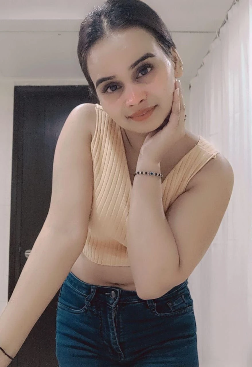 Renu Independent Girl Available in Delhi – Indian escort in New Delhi — 3 / 7