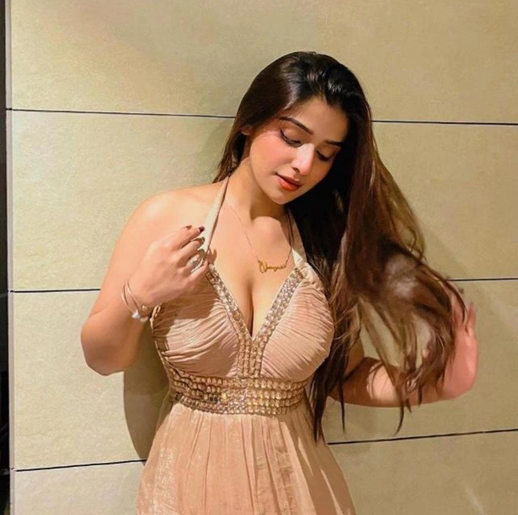 Divya Singh – Indian escort in Hyderabad — 1 / 5