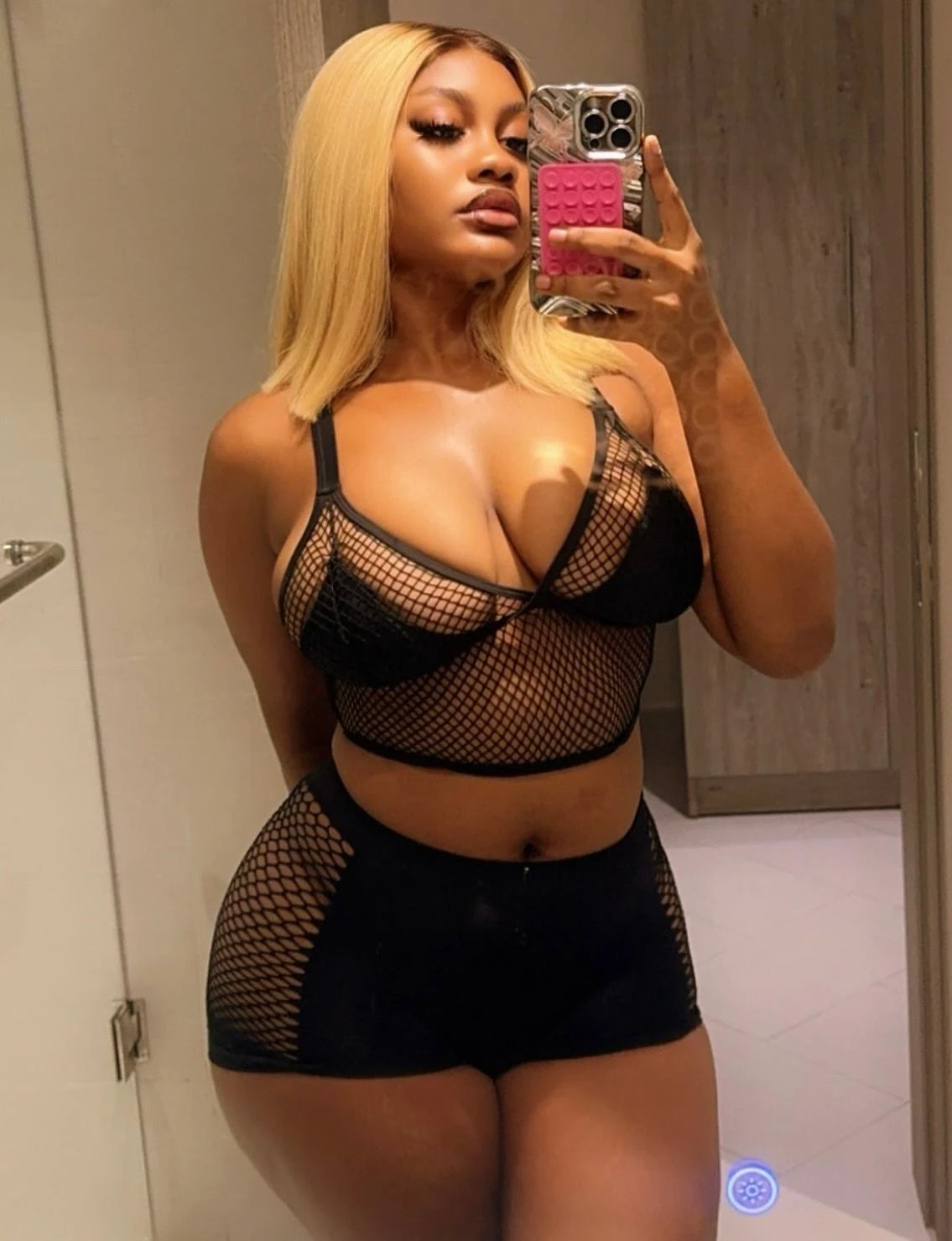 Lustful Girl Shan – Kenyan escort in Hyderabad — 2 / 6