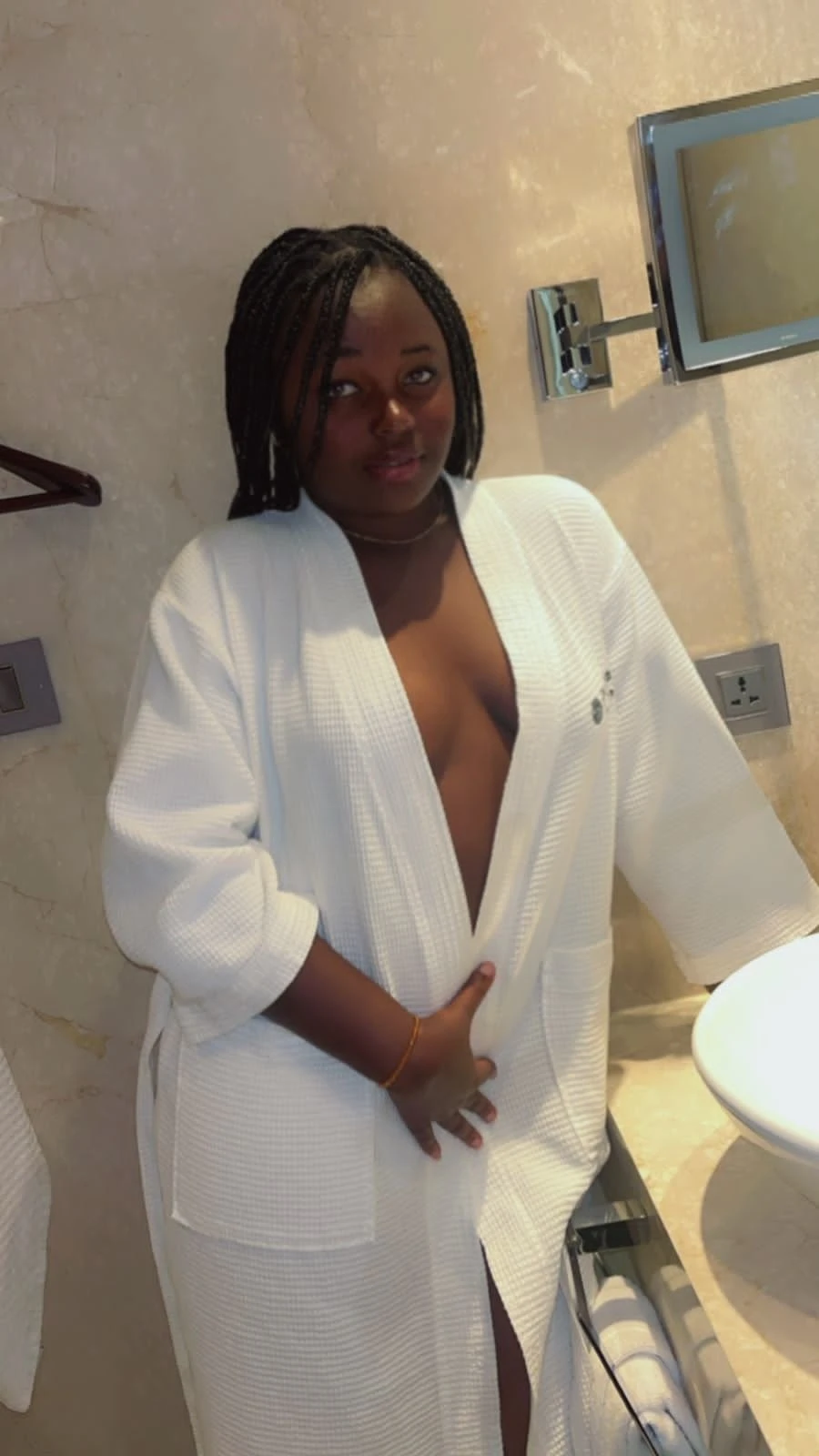 Loreen – Tanzanian escort in Rajkot — 3 / 5