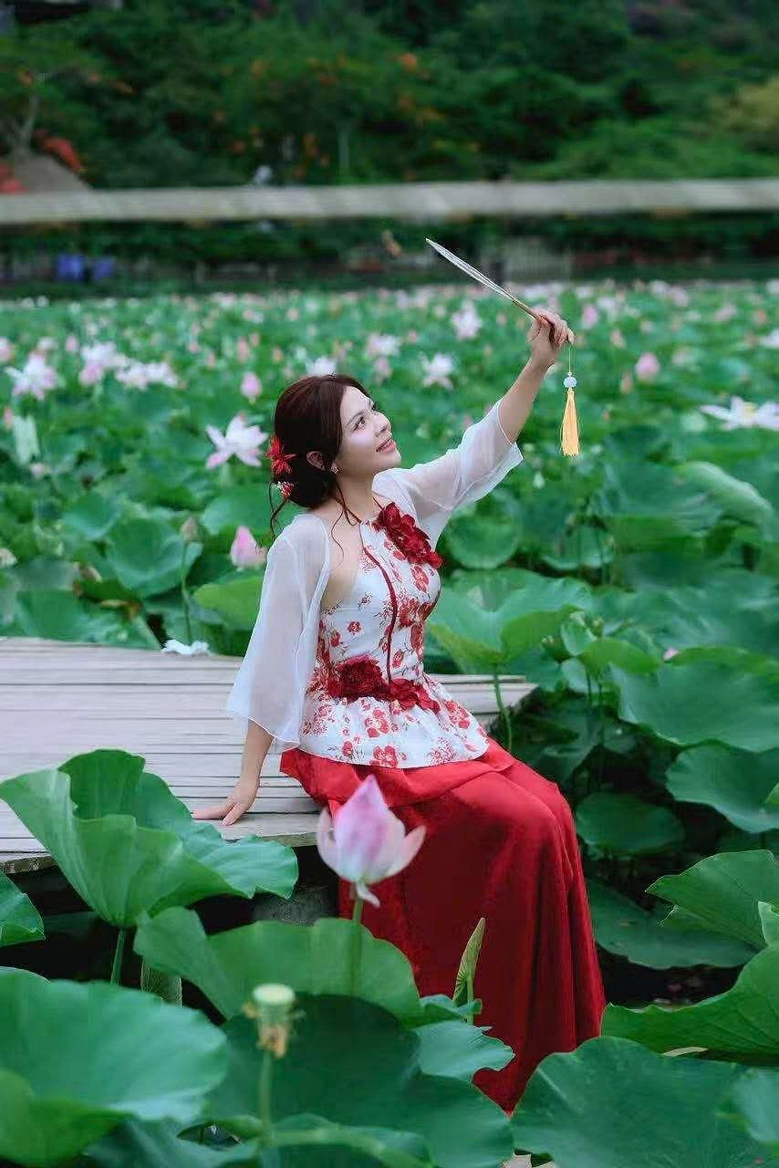 Luna – Vietnamese escort in Hanoi — 3 / 6