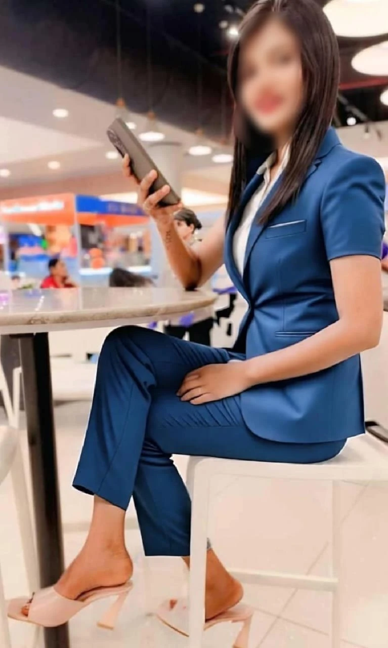I am Raveena here real meet & cam – Indian escort in Mumbai — 4 / 12