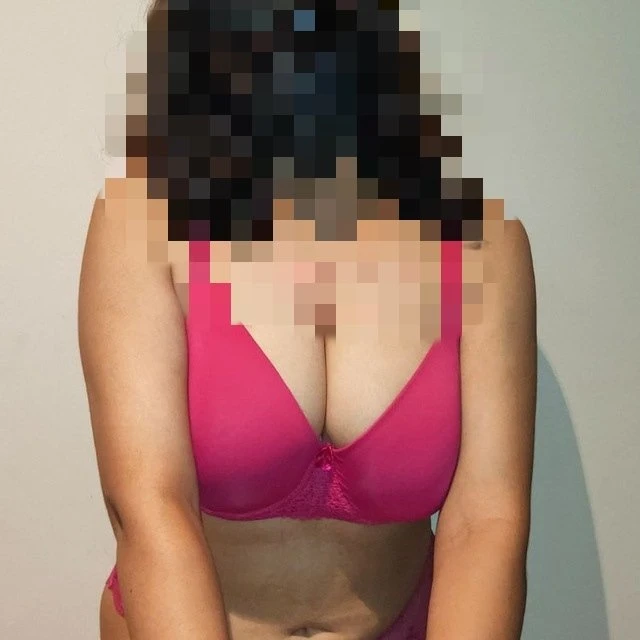 Neha big boobs cam star – Indian adult performer in Mumbai — 2 / 6
