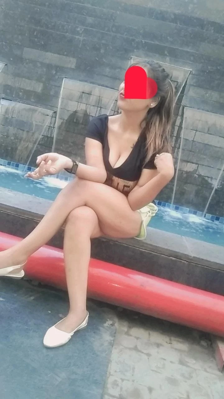 Tannu real meet and Cam Queen – Indian escort in New Delhi — 12 / 16