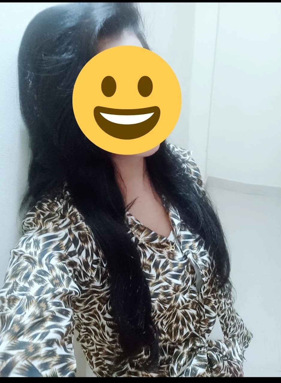 Priya -Real meet and CAM sessions – Indian escort in New Delhi — 1 / 4