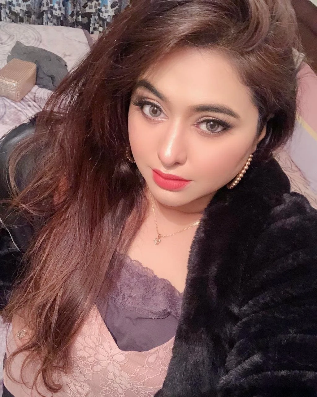 Suchorita Banerjee – Indian escort in Kolkata — 4 / 5