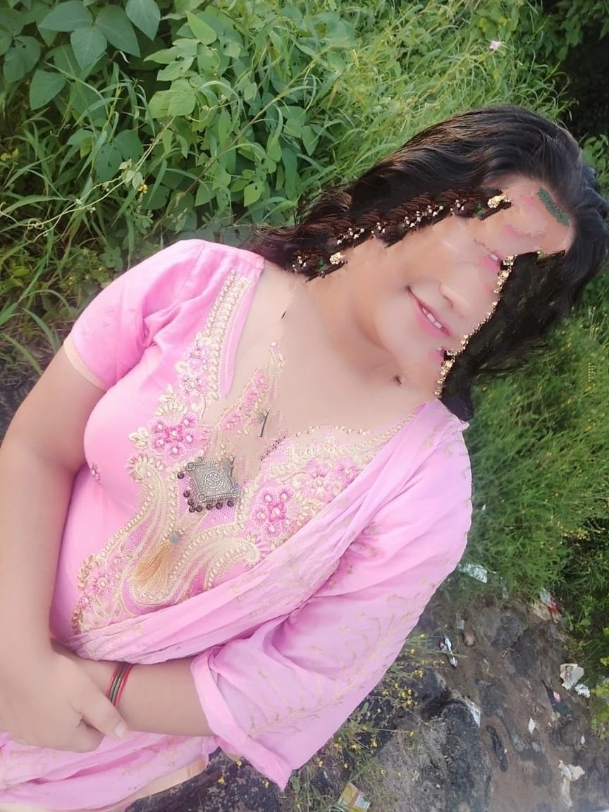 Chubby Queen – Indian escort in Mumbai — 8 / 15