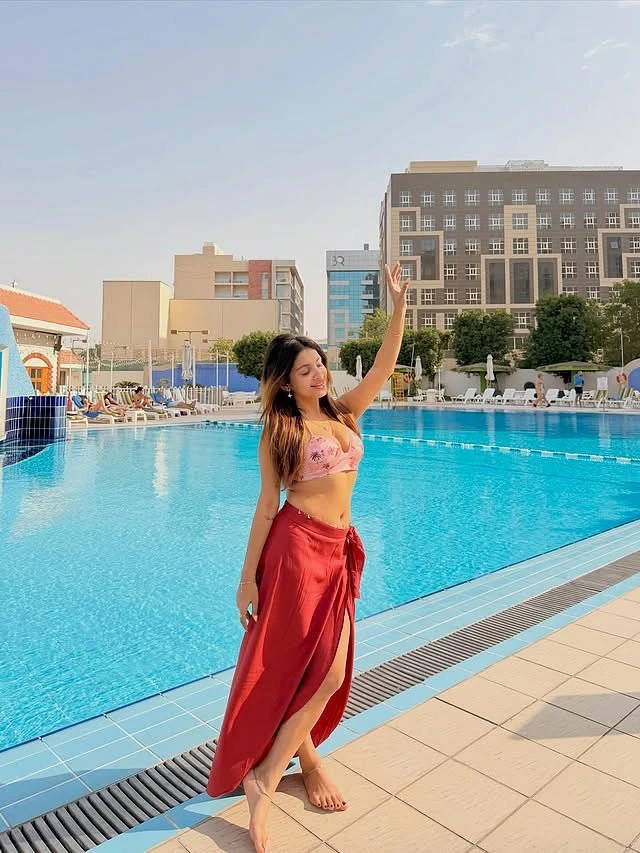 Riya – Indian escort in Gangtok — 2 / 9