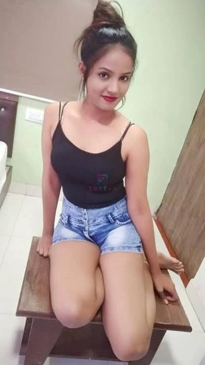 Alisha Sharma – Indian escort in Mangalore — 3 / 4