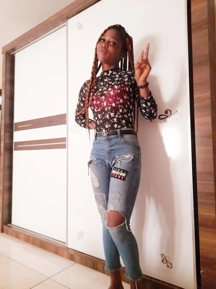 Vida22 – Nigerian escort in Abidjan — 4 / 7
