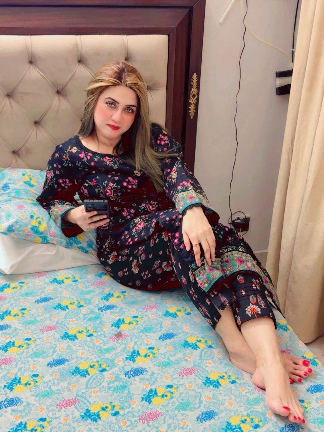 Neha – Pakistani escort in Karāchi — 3 / 5