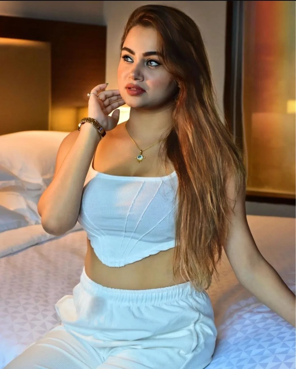 Purvi – Indian escort in Kochi — 2 / 3