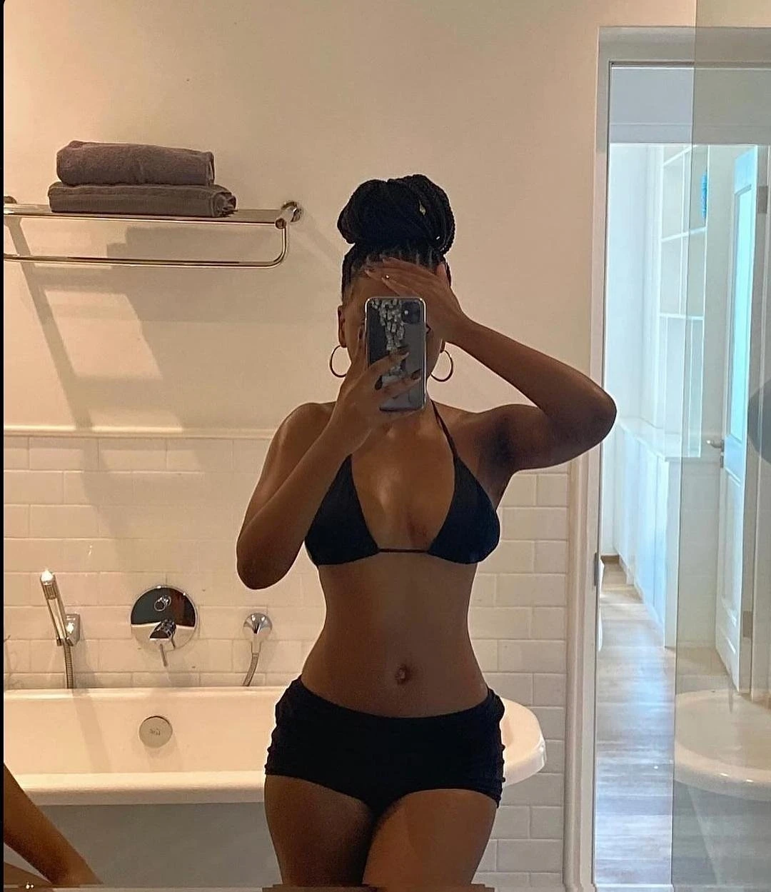 Bj Queen ,Squirting, and Gfe – Kenyan escort in Pune — 4 / 5