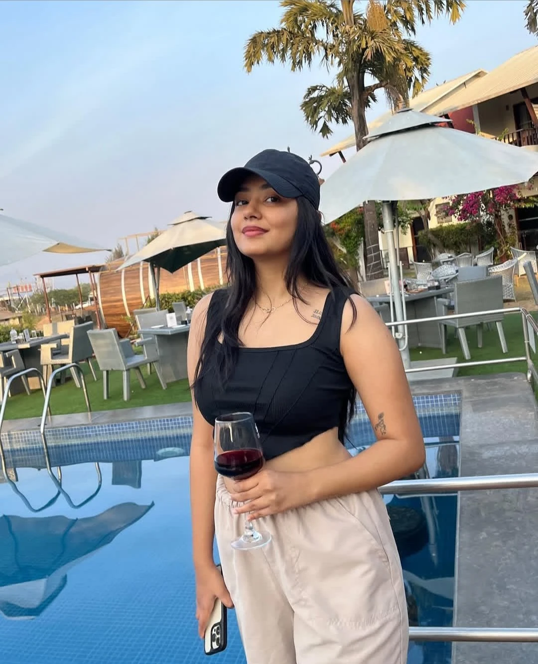Cesh on Delivery 24×7 Available In – Indian escort in Hyderabad — 4 / 5