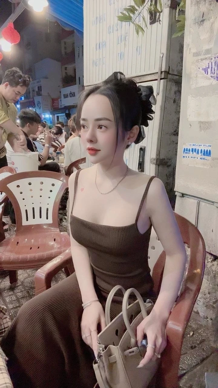 em bé – Vietnamese escort in Ho Chi Minh City — 16 / 19