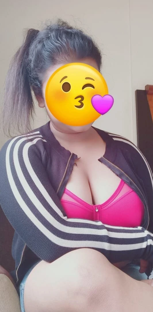 Alina cam & real service – Indian escort in Kolkata — 1 / 3