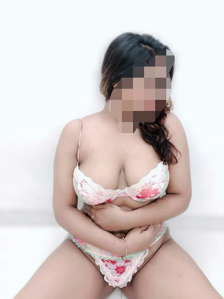 Reshma – Indian escort in Mumbai — 3 / 6