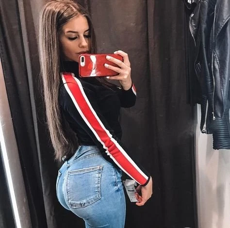 Віка – Ukrainian escort in Lviv — 4 / 5