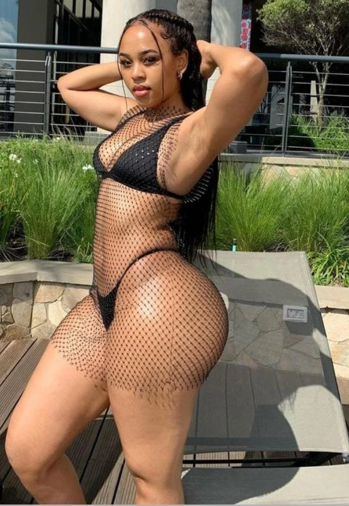 Trisha – South African escort in Mumbai — 2 / 4