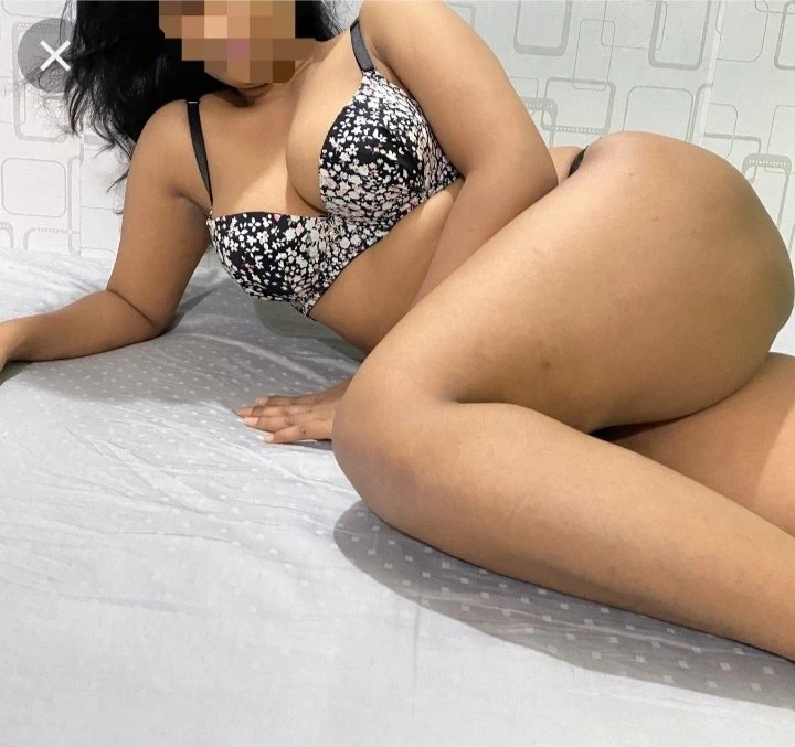 Sheni – Sri Lankan escort in Colombo — 3 / 4