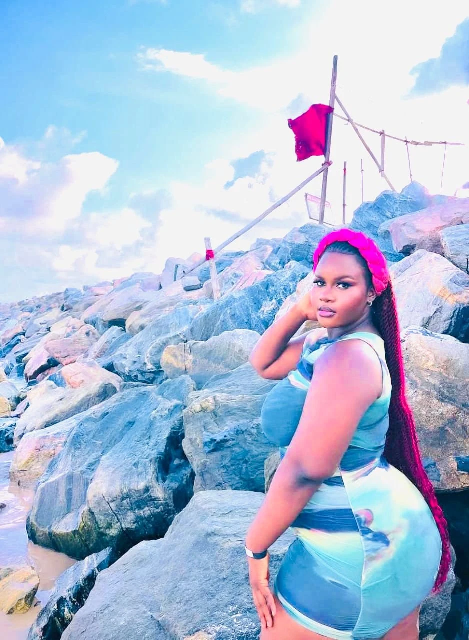 Call Girl Olivia available day and night – Kenyan adult performer in Noida — 4 / 5