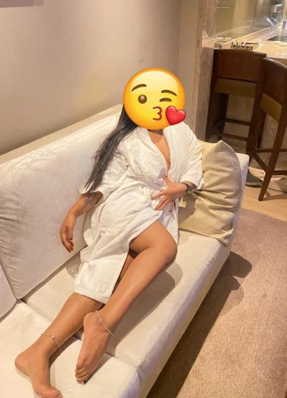 Real Meet and Cam Show 🤍 3 – Indian escort in Mumbai — 4 / 5