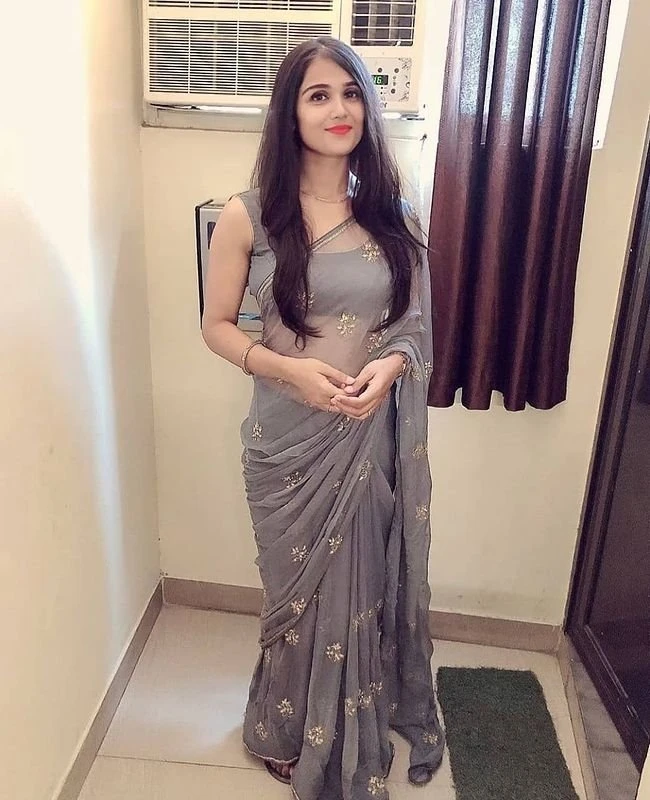 Aarti Sharma – Indian escort in Pune — 2 / 5