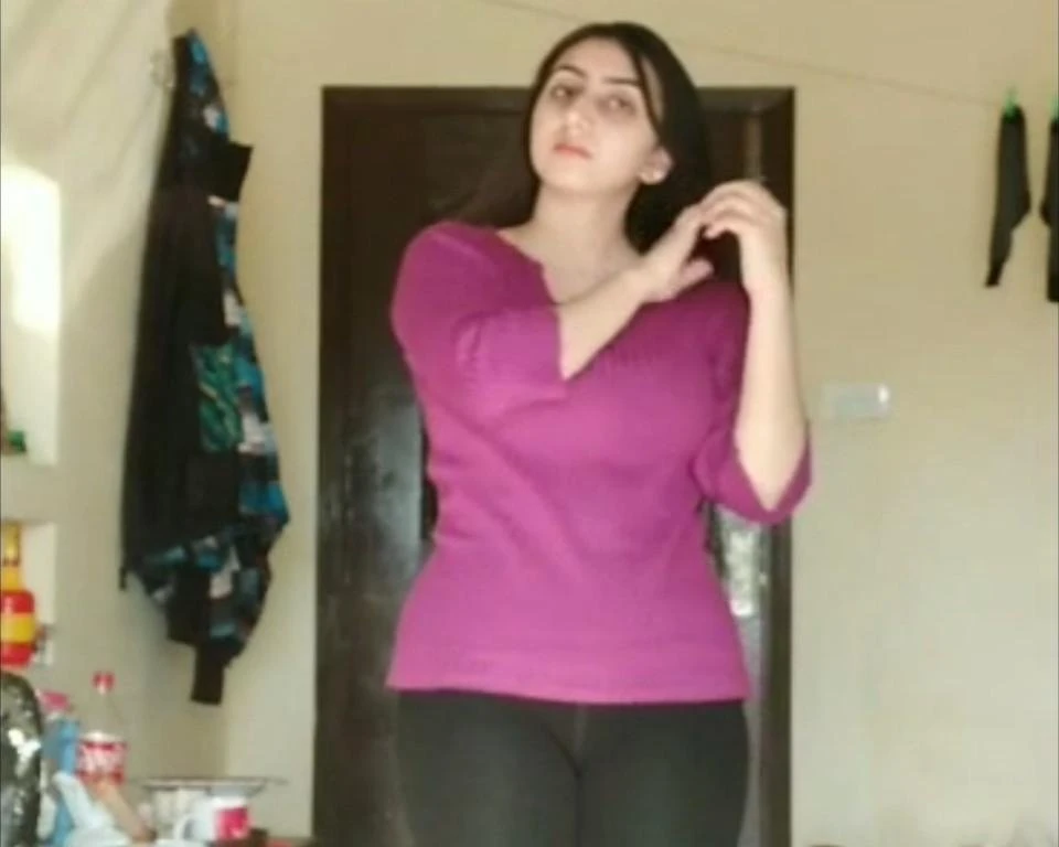 Hot Kirti – Indian escort in Mumbai — 4 / 5