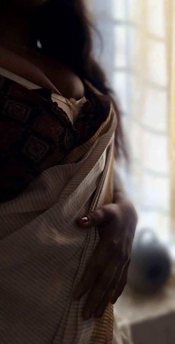 Aleena Mathew – Indian escort in Kochi — 4 / 5