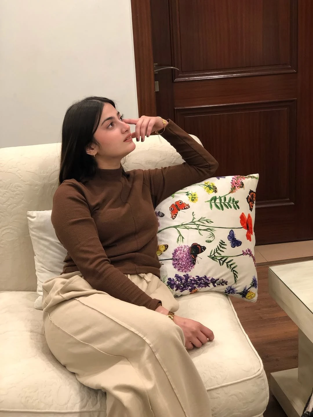 Smriti Sharma – Indian escort in New Delhi — 1 / 6
