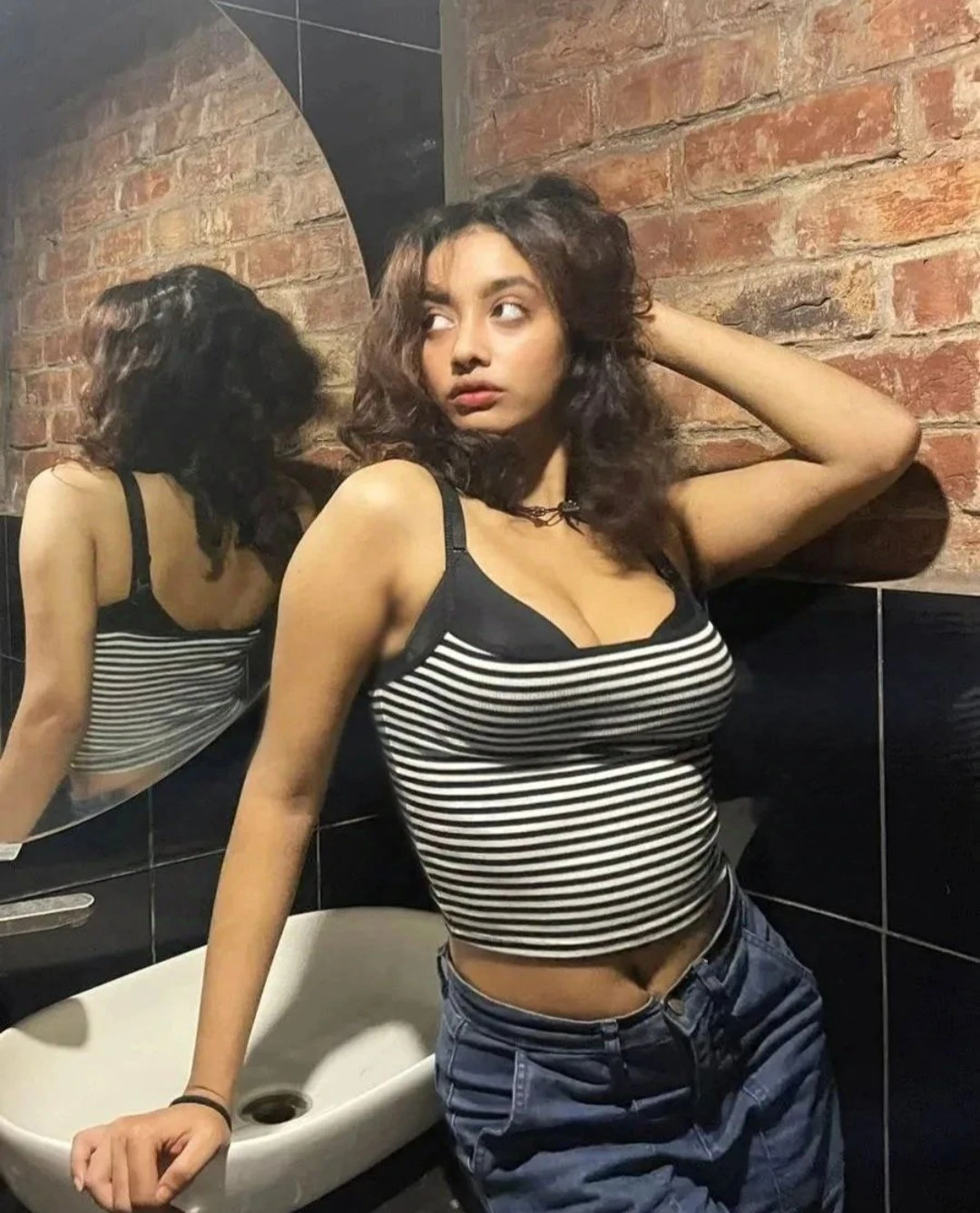 Janvi – Indian escort in Mumbai — 1 / 2