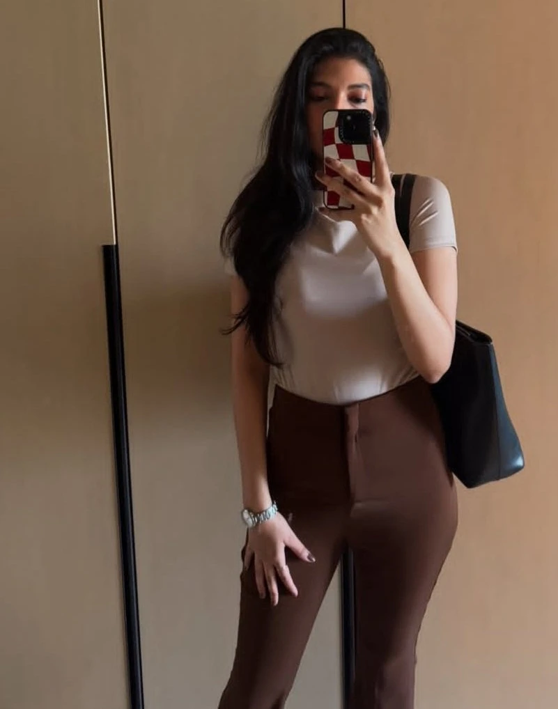 Riya – Indian escort in Surat — 1 / 4
