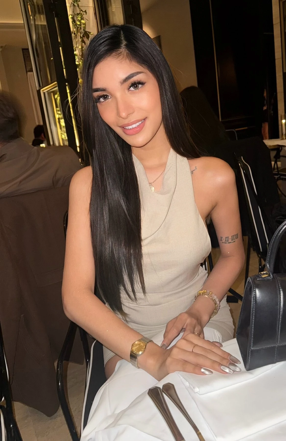 Captivating Elise – Australian escort in Ho Chi Minh City — 17 / 23