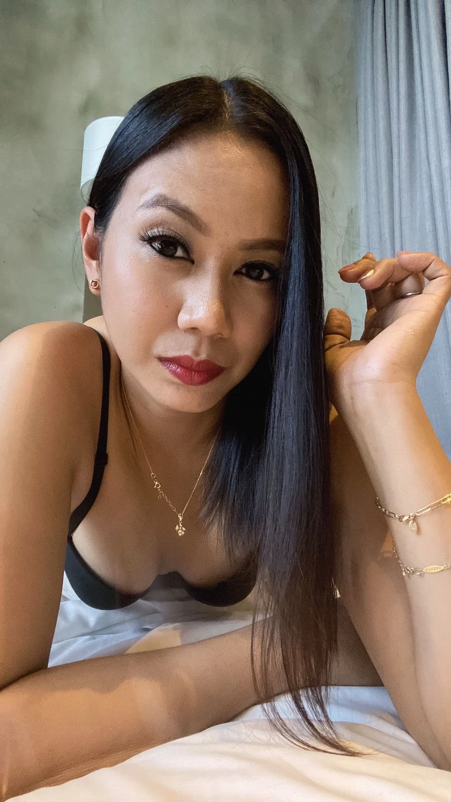 MINA- the hottest babe in town – Singaporean escort in Mumbai — 14 / 16
