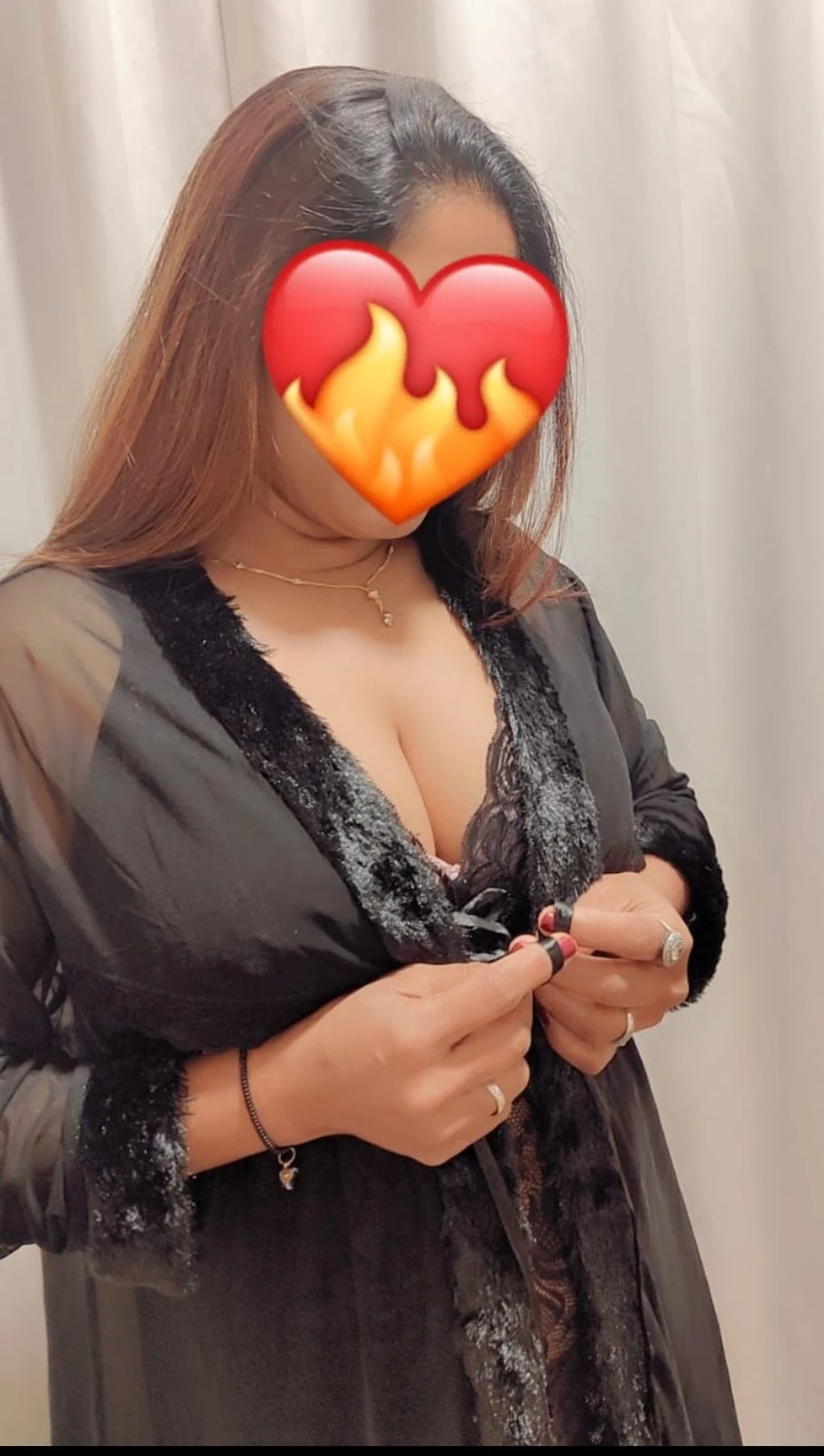 Soni for real meet and cam session – Indian escort in Mumbai — 4 / 9
