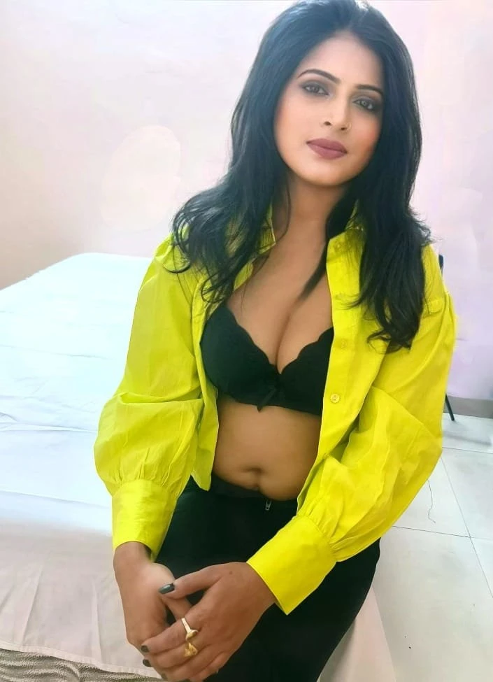 Sonam Kour – Indian escort in Mumbai — 2 / 3