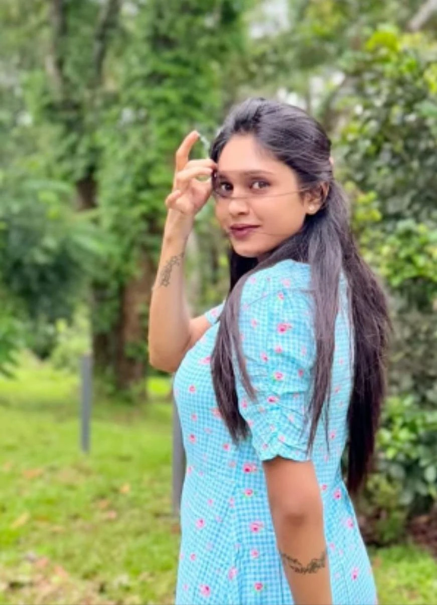 Kavya Independent – Indian escort in Hyderabad — 2 / 5