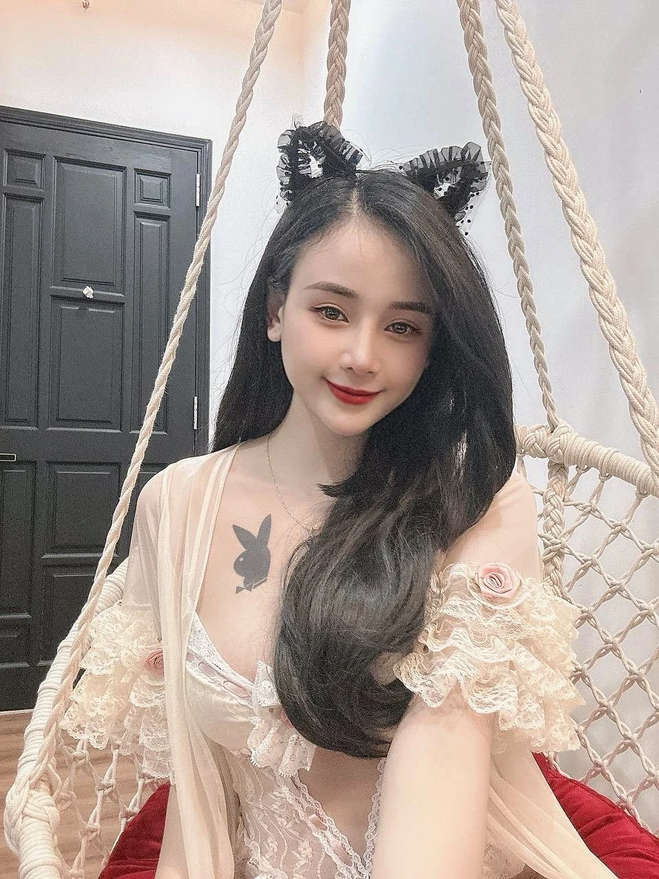 Tina suciu – Vietnamese escort in Ho Chi Minh City — 8 / 11