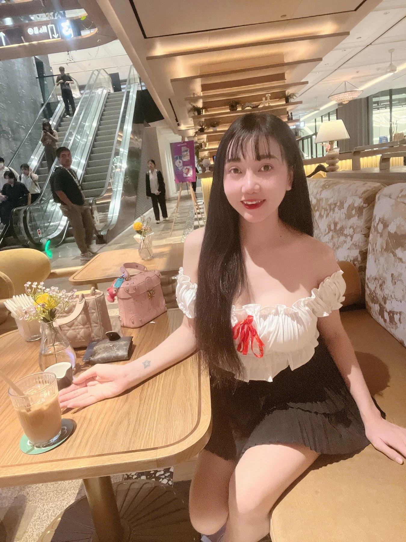 Kelly – Filipino escort in Ho Chi Minh City — 10 / 12