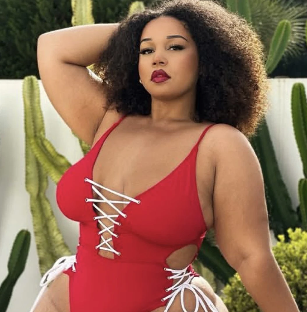 Plum princess – Brazilian escort in Lomé — 2 / 4