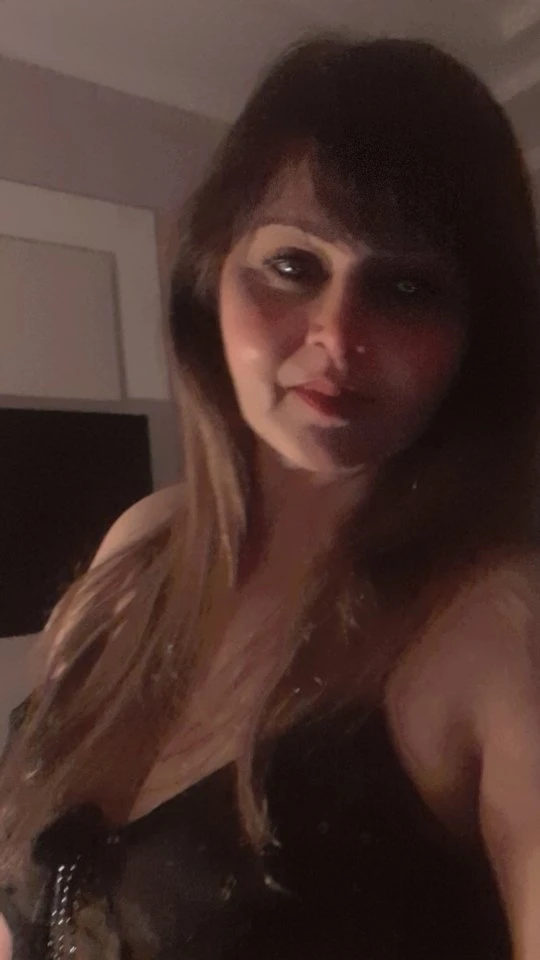 Zara – Pakistani escort in Lahore — 28 / 31
