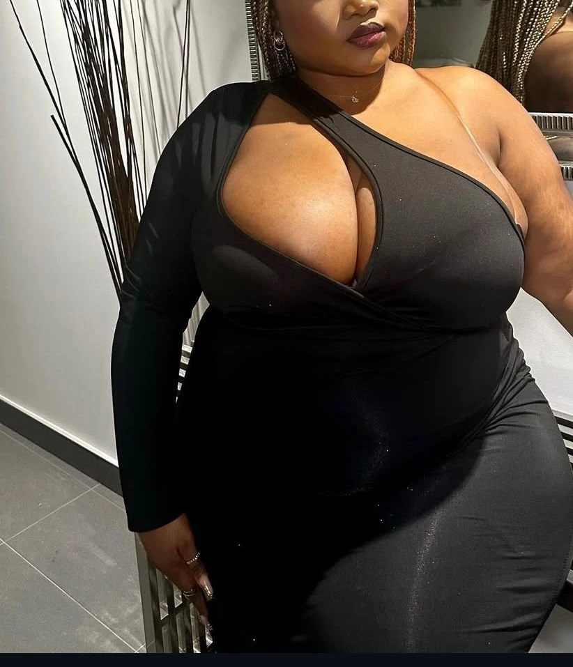 Aida – Ivorian escort in Dakar — 3 / 8