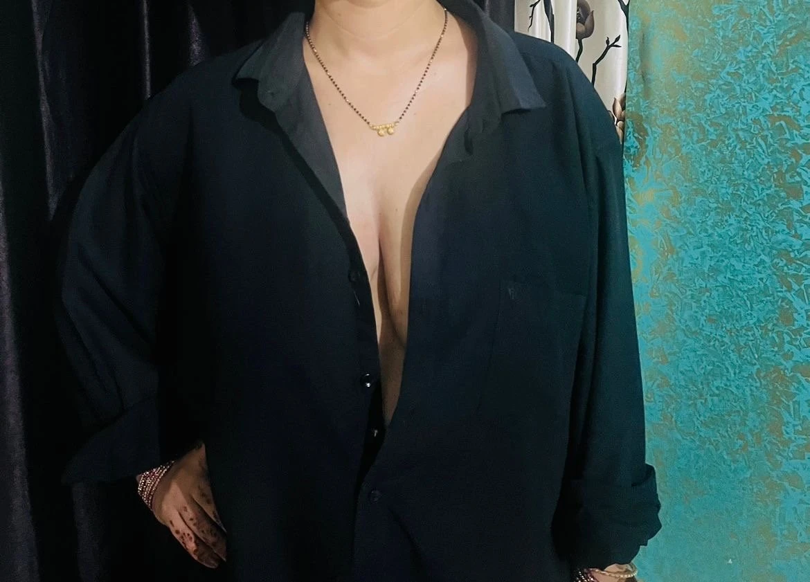 Savi Bhabhi – Indian adult performer in Noida — 2 / 4