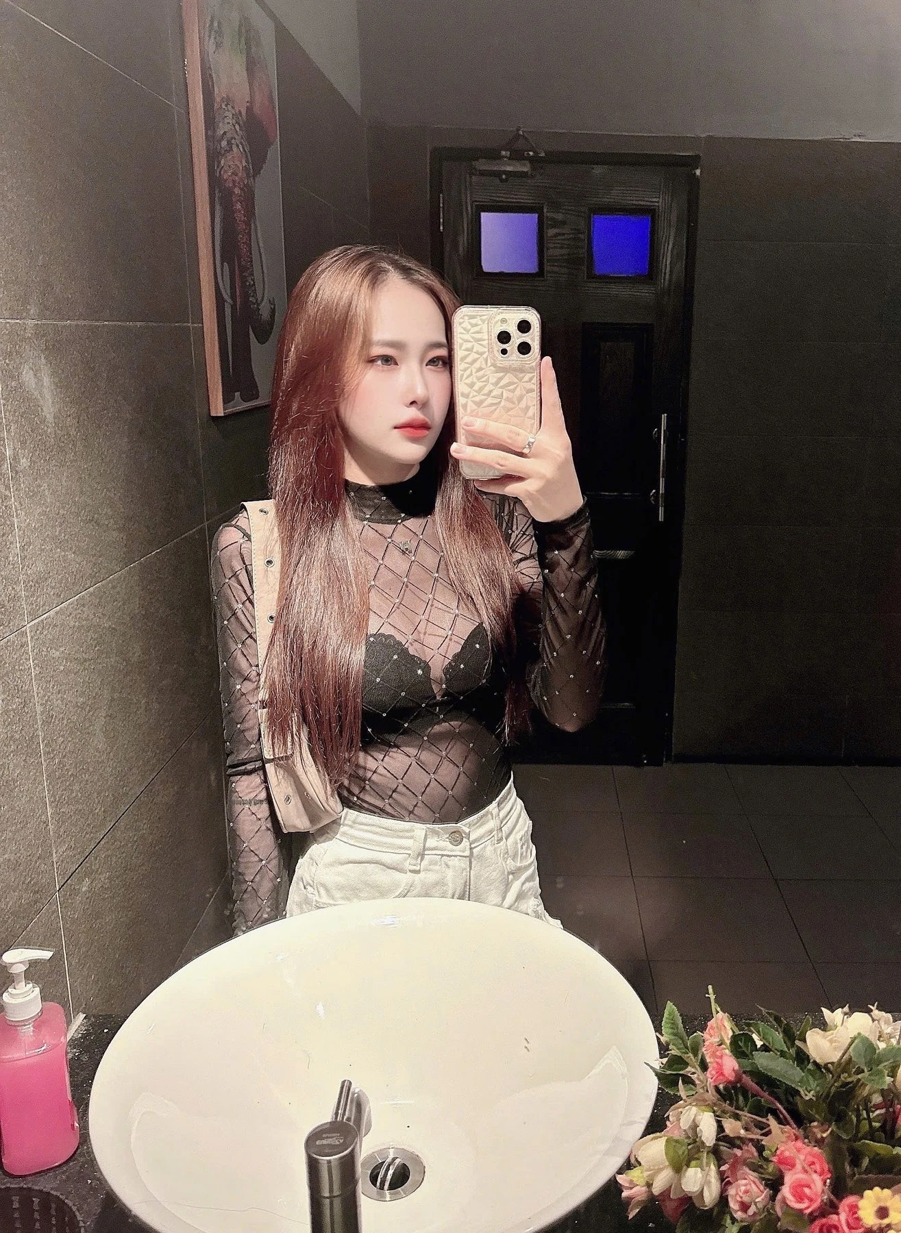 MoChi – Vietnamese escort in Ho Chi Minh City — 4 / 5