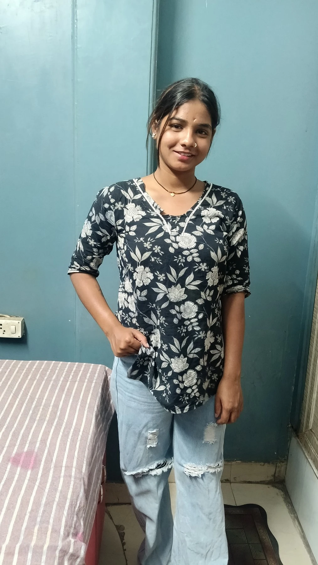 Ishita – Indian escort in New Delhi — 2 / 3